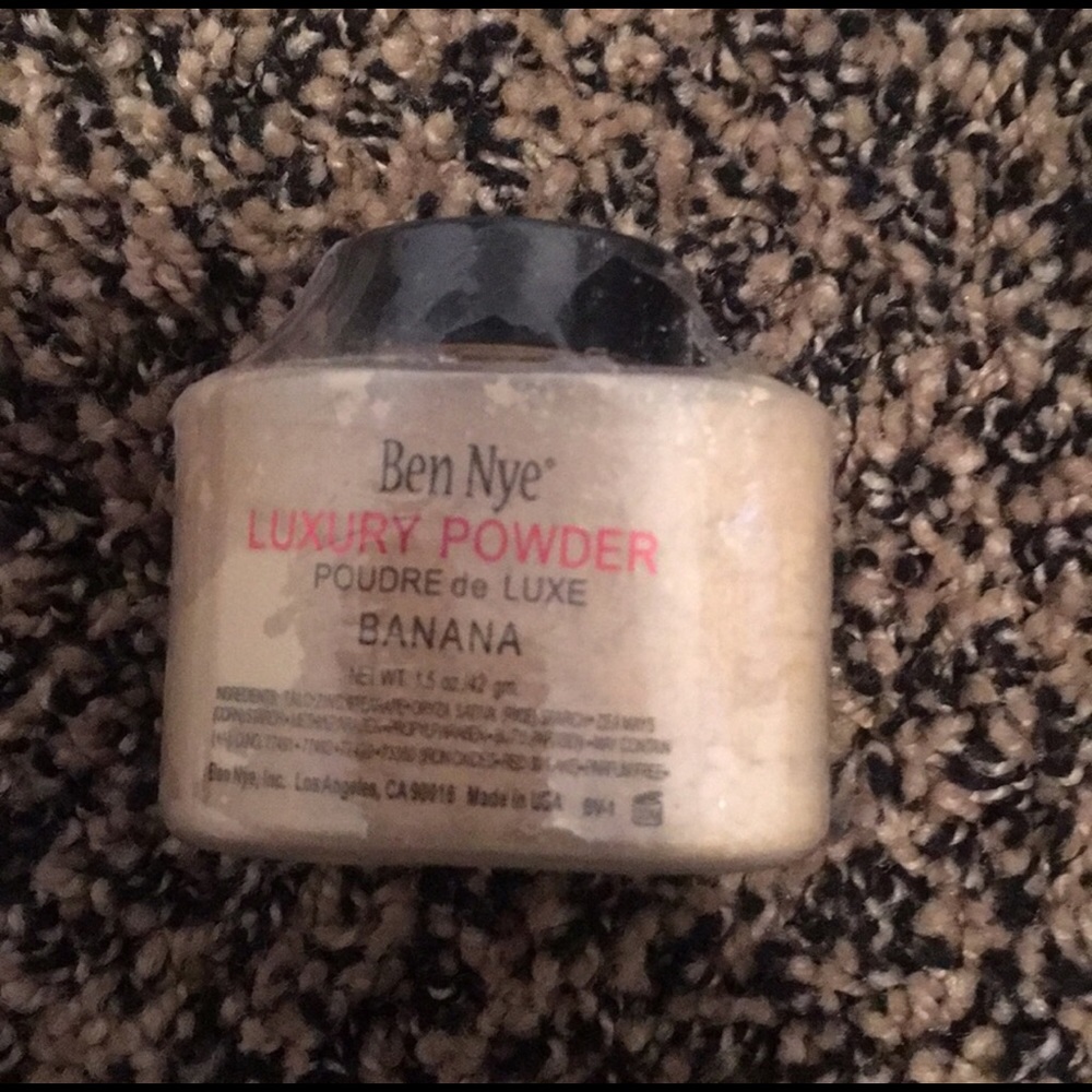 Banana powder/ fenty primer